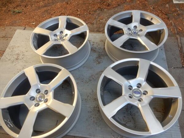 GENUINE 20" VOLVO CRATUS XC60 XC90 ALLOY RIMS 8X20 ET49