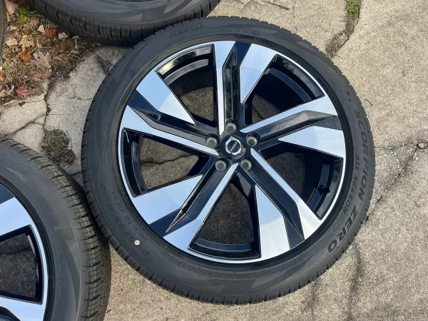 Volvo XC40 20 Inch Wheels OEM Pirelli Tire 245/45R20 - Image 5