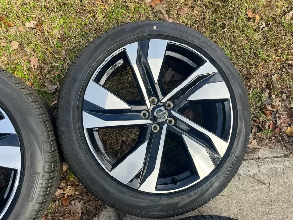 Volvo XC40 20 Inch Wheels OEM Pirelli Tire 245/45R20 - Image 6