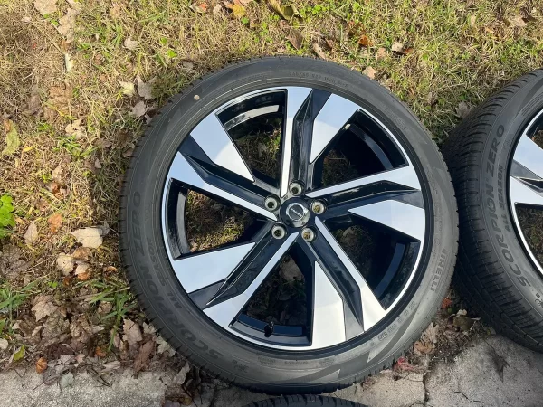 Volvo XC40 20 Inch Wheels OEM Pirelli Tire 245/45R20 - Image 7