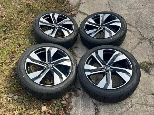 Volvo XC40 20 Inch Wheels OEM Pirelli Tire 245/45R20 - Image 3