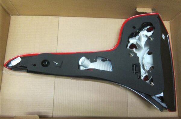 Volvo C30 Driver Side Tail Light Assembly (#31213915 Variant) - Image 2